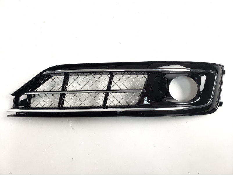Решітки в бампер Chrome Black ( стиль W12 під дистронік ) на Audi A8 D4 2014-2017 року