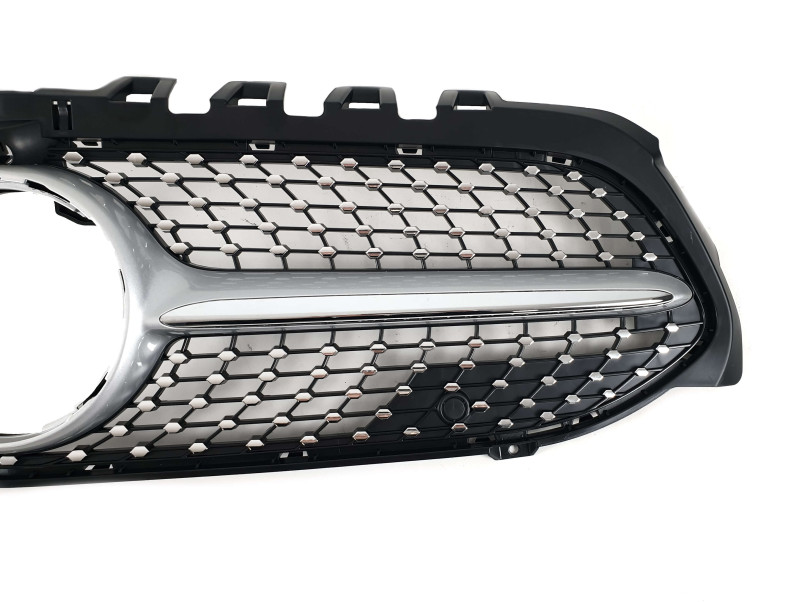Решітка радіатора Silver ( з місцем під камеру ) Diamond на Mercedes-Benz A-Class W177 2018-2022 року