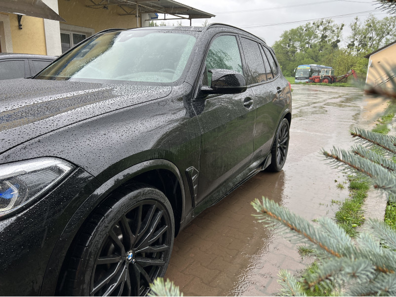 Комплект обвісів  ( M Sport Paket ) з порогами на BMW X5 G05 2018-2022 року