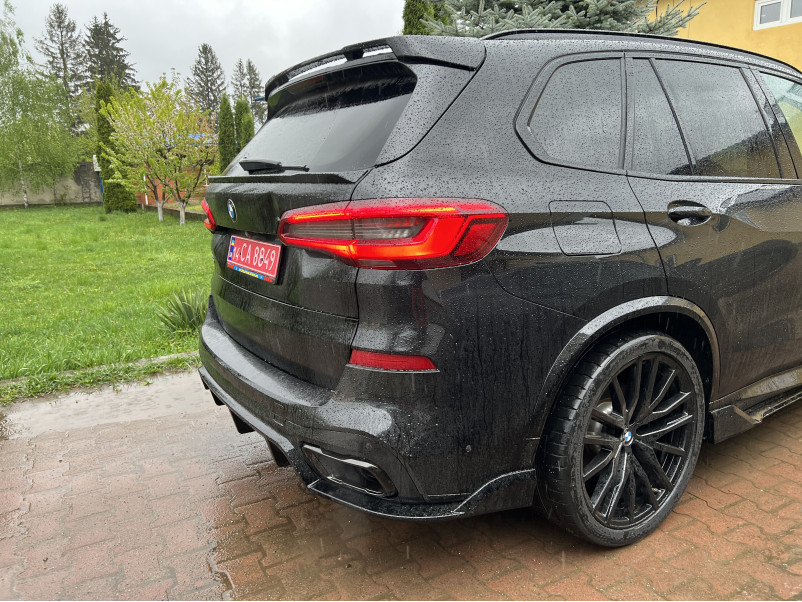 Комплект обвісів  ( M Sport Paket ) з порогами на BMW X5 G05 2018-2022 року