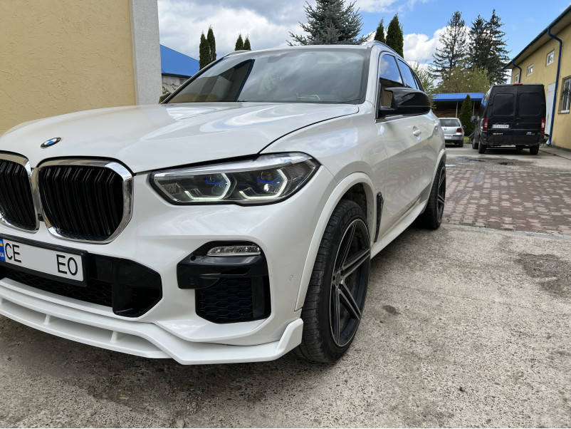 Комплект обвісів  ( M Sport Paket ) з порогами на BMW X5 G05 2018-2022 року