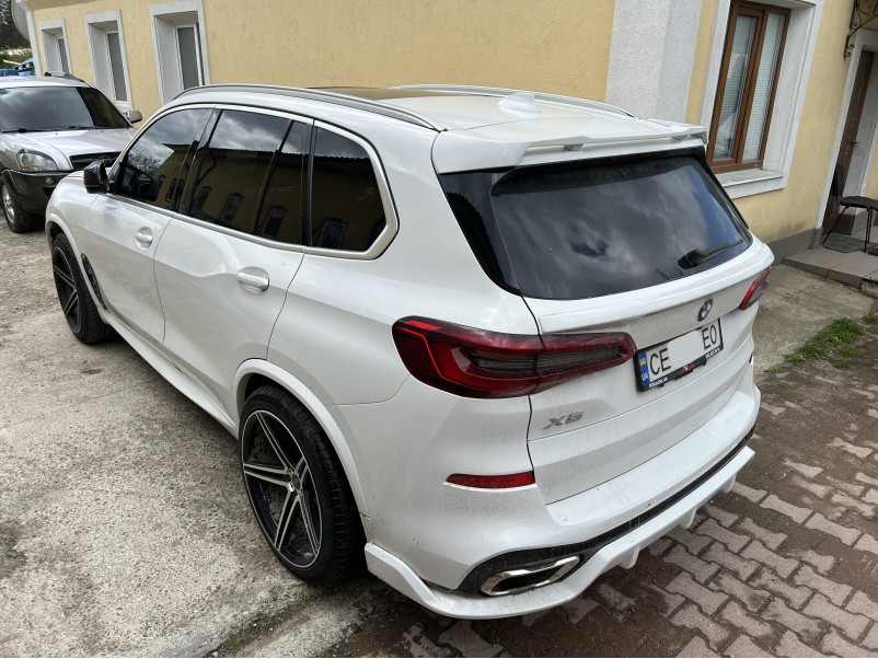 Комплект обвісів  ( M Sport Paket ) з порогами на BMW X5 G05 2018-2022 року