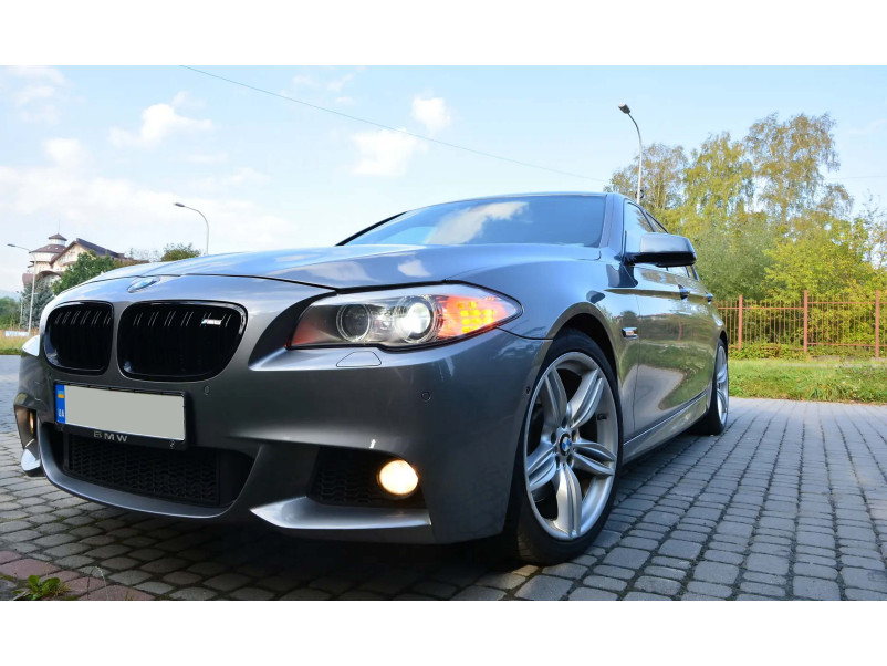 Передній бампер  ( M Sport Paket ) на BMW 5 Series F10 / F11 2010-2017 року