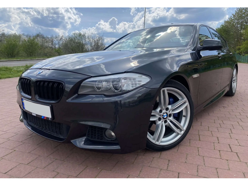 Передній бампер  ( M Sport Paket ) на BMW 5 Series F10 / F11 2010-2017 року