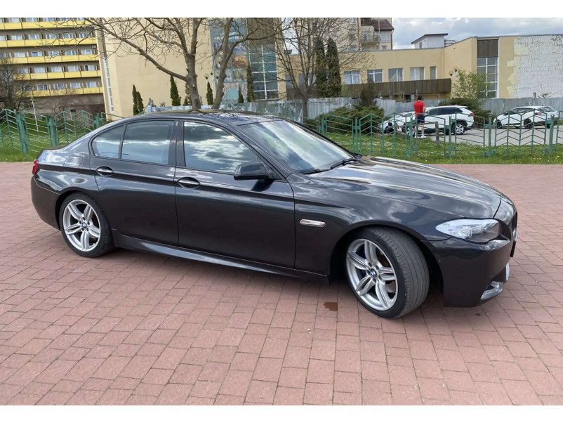 Передній бампер  ( M Sport Paket ) на BMW 5 Series F10 / F11 2010-2017 року