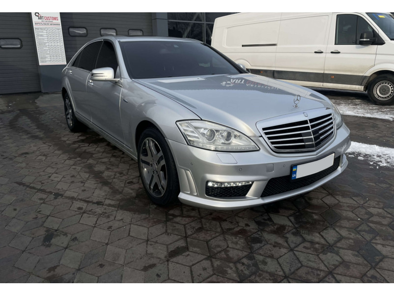 Передній бампер  ( стиль S63 AMG ) на Mercedes-Benz S-Class W221 2009-2013 року