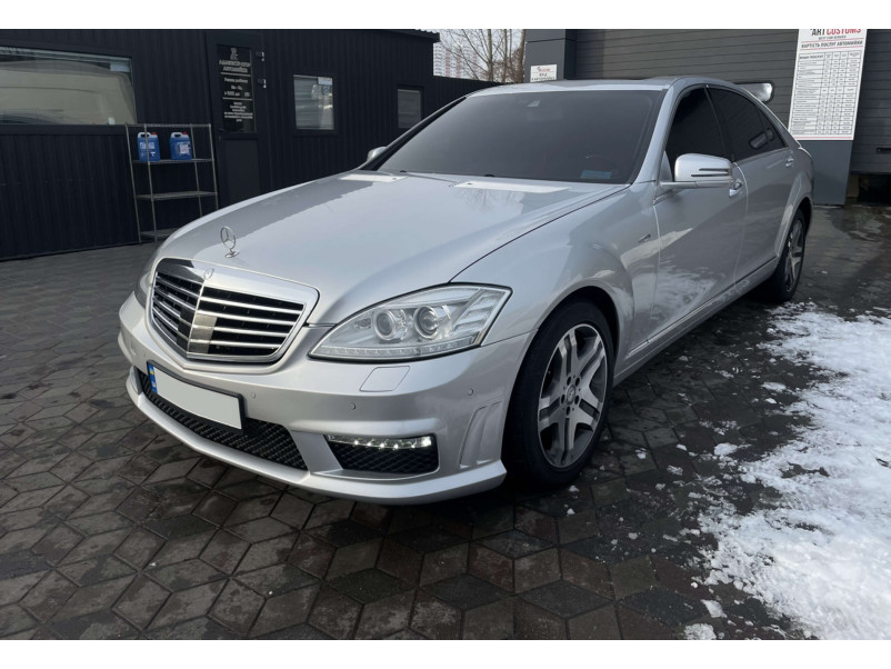 Передній бампер  ( стиль S63 AMG ) на Mercedes-Benz S-Class W221 2009-2013 року