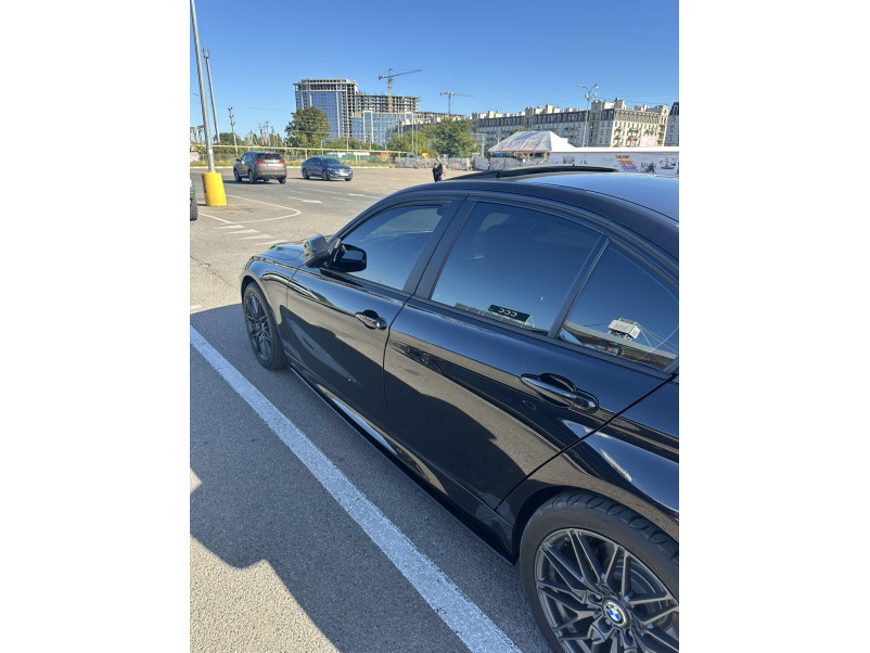 Леза на пороги Чорний глянець  на BMW M3 F80 2014-2020 року