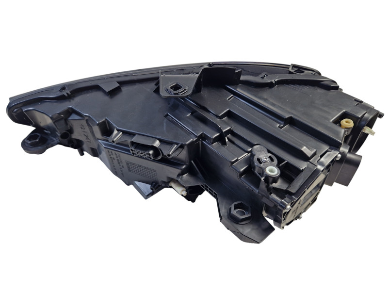 Передні фари  LED ( RH ) без блоків на Audi A3 8V 2016-2020 року