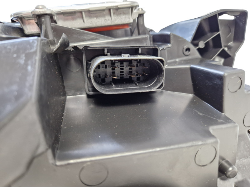 Передні фари  Bi-Xenon ( LH ) комплектна на Mercedes-Benz ML-Class W166 2011-2015 року