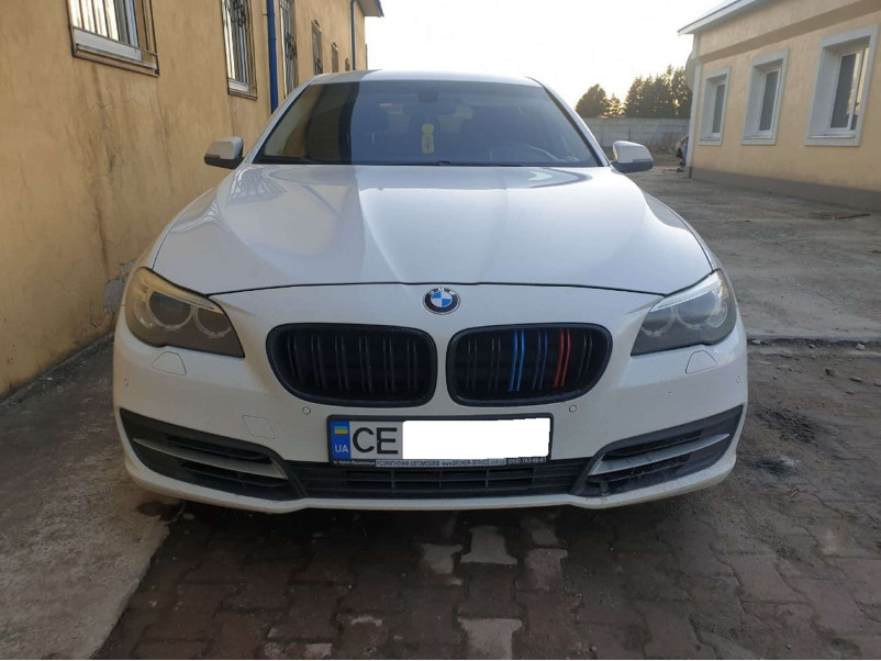 Ніздрі  M-color  ( Подвійні M-Look ) на BMW 5 Series F10 / F11 2010-2017 року