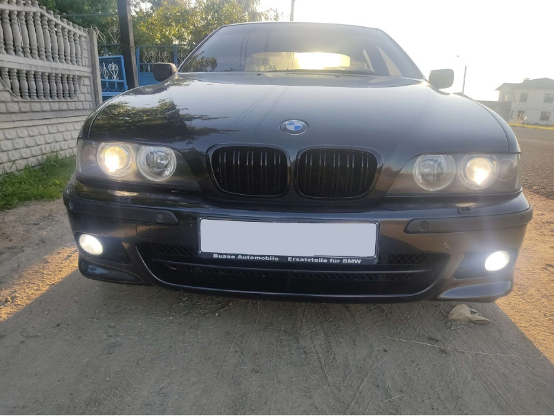 Ніздрі Чорний глянець ( Подвійні M-Look ) на BMW 5 Series E39 1996-2004 року