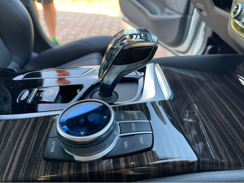 Кришталевий селектор КПП  ( з логотипом М ) на BMW 5 Series G30 / G31 2017-2020 року
