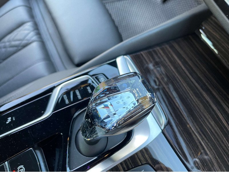 Кришталевий селектор КПП  ( з логотипом М ) на BMW 5 Series G30 / G31 2017-2020 року