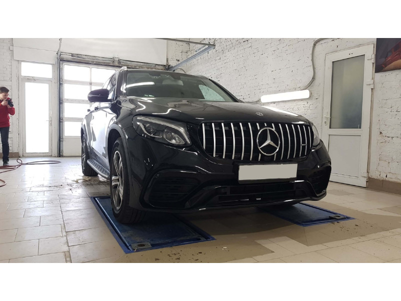 Решітка радіатора  ( з місцем під камеру ) GT Chrome Black на Mercedes-Benz GLC-Class X253 2015-2019 року