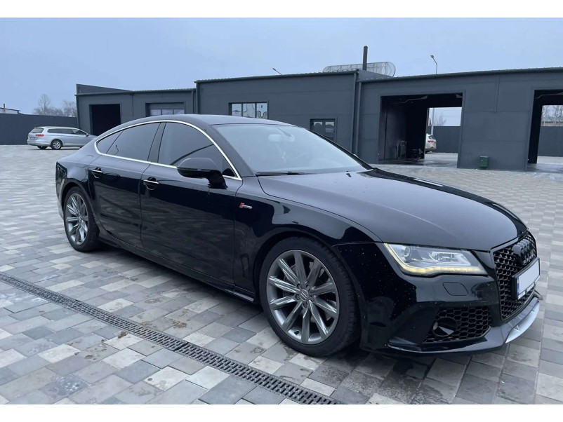 Передній бампер  ( в стилі RS7 ) V2 на Audi A7 4G 2010-2014 року