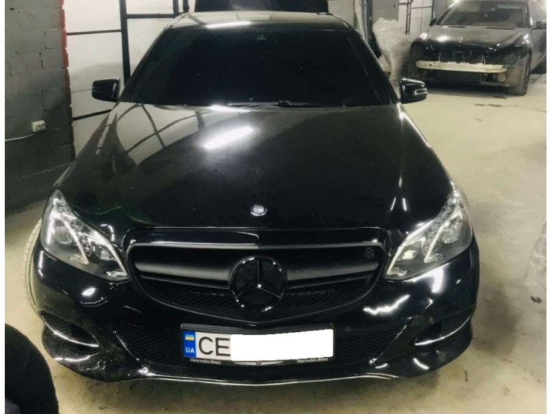 Решітка радіатора Black AMG на Mercedes-Benz E-Class W212 2013-2016 року