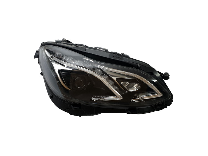 Передні фари  LED ( апгрейд з Галогену ) на Mercedes-Benz E-Class W212 2013-2016 року