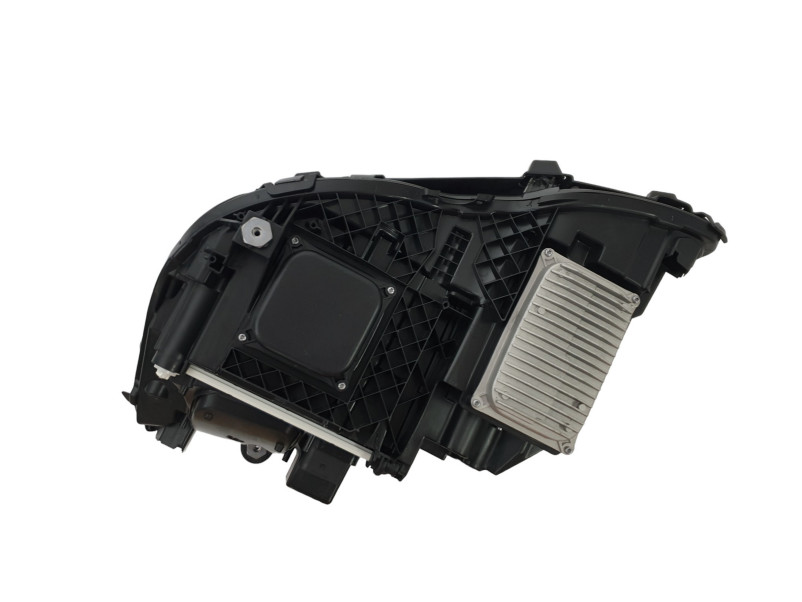 Передні фари  LED ( апгрейд з Галогену ) на Mercedes-Benz E-Class W212 2013-2016 року
