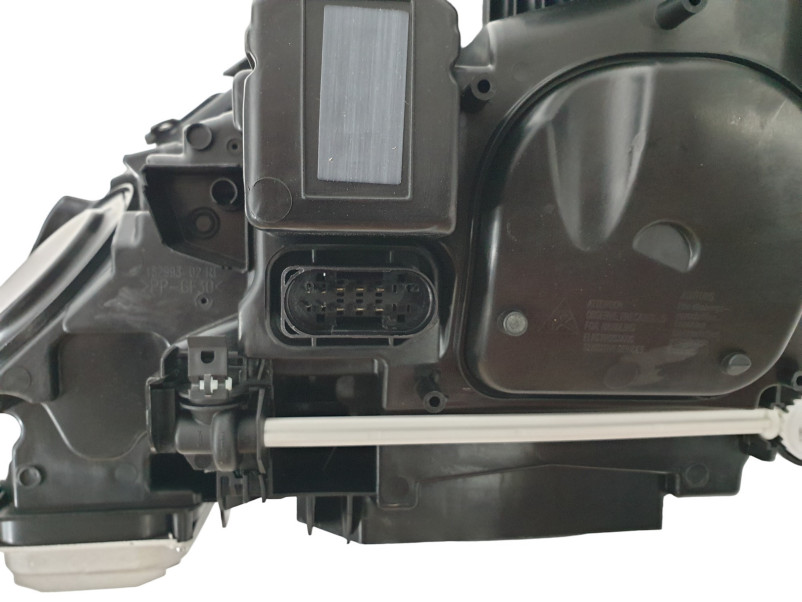 Передні фари  LED ( апгрейд з Галогену ) на Mercedes-Benz E-Class W212 2013-2016 року