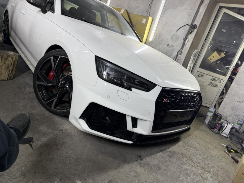 Передній бампер  ( в стилі RS4 під радари V3 ) на Audi A4 B9 2015-2019 року