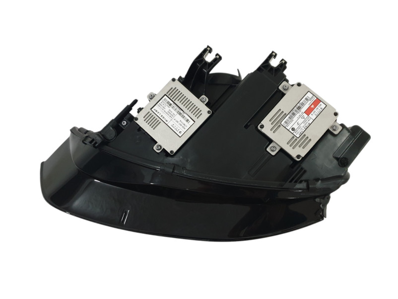 Передні фари  ( Bi-Xenon ) заміна галогену на Audi A4 B8 2011-2015 року