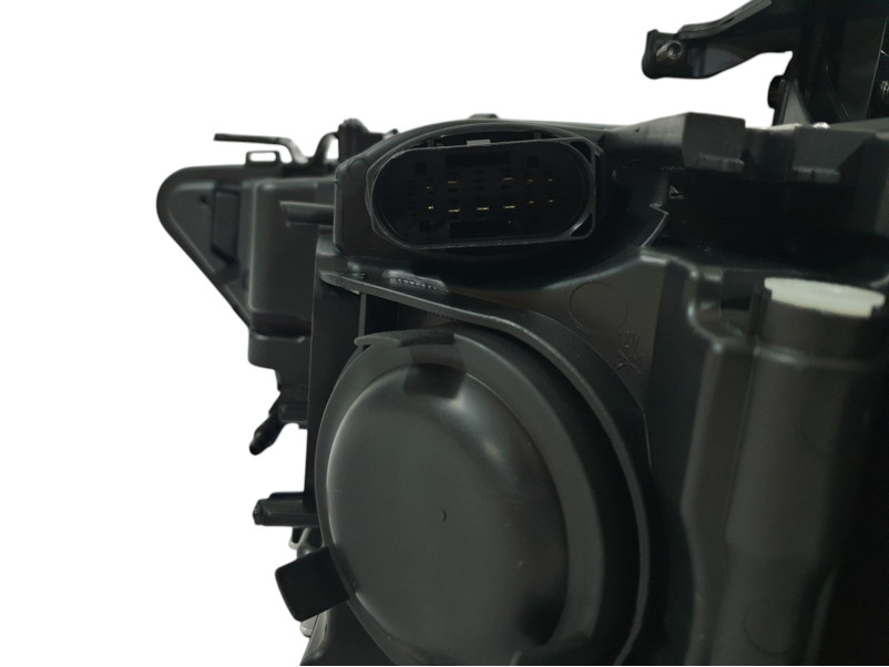 Передні фари  ( Bi-Xenon ) заміна галогену на Audi A4 B8 2011-2015 року