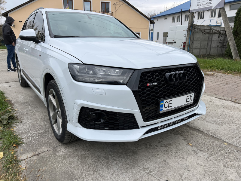 Передній бампер  ( RS Style ) Black на Audi Q7 4M 2015-2020 року