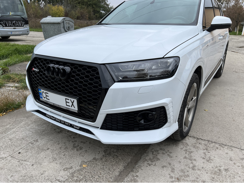 Передній бампер  ( RS Style ) Black на Audi Q7 4M 2015-2020 року