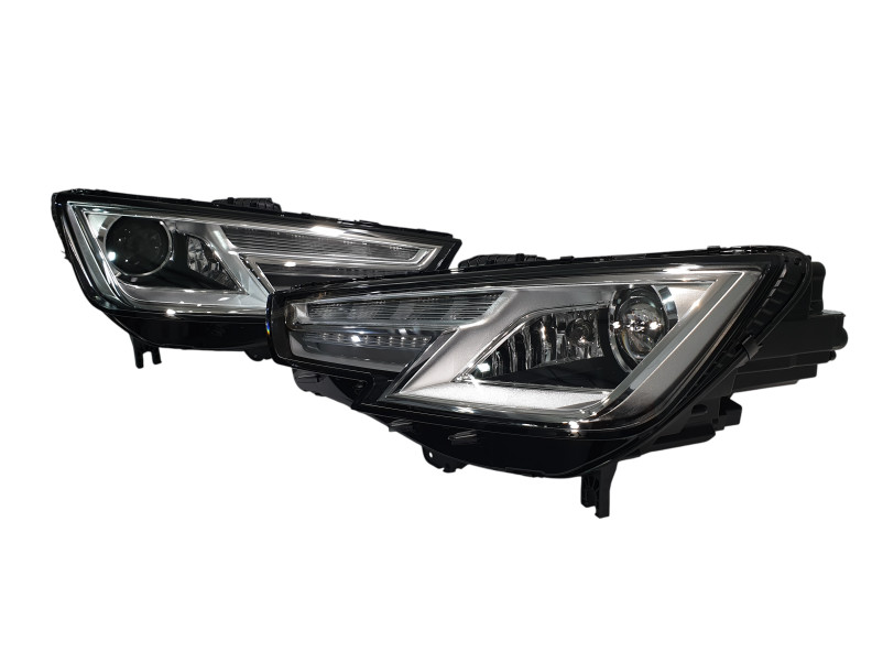 Передні фари  ( Xenon комплектні ) на Audi A4 B9 2015-2019 року