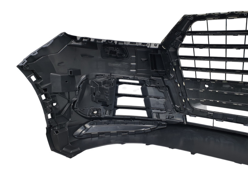 Передній бампер  ( S-Line ) Silver на Audi Q7 4M 2015-2020 року