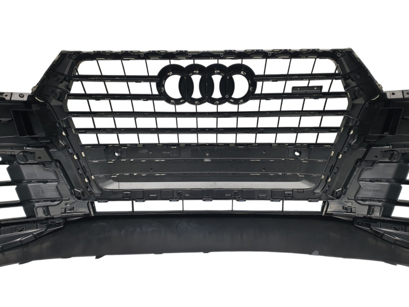 Передній бампер  ( S-Line ) Silver на Audi Q7 4M 2015-2020 року