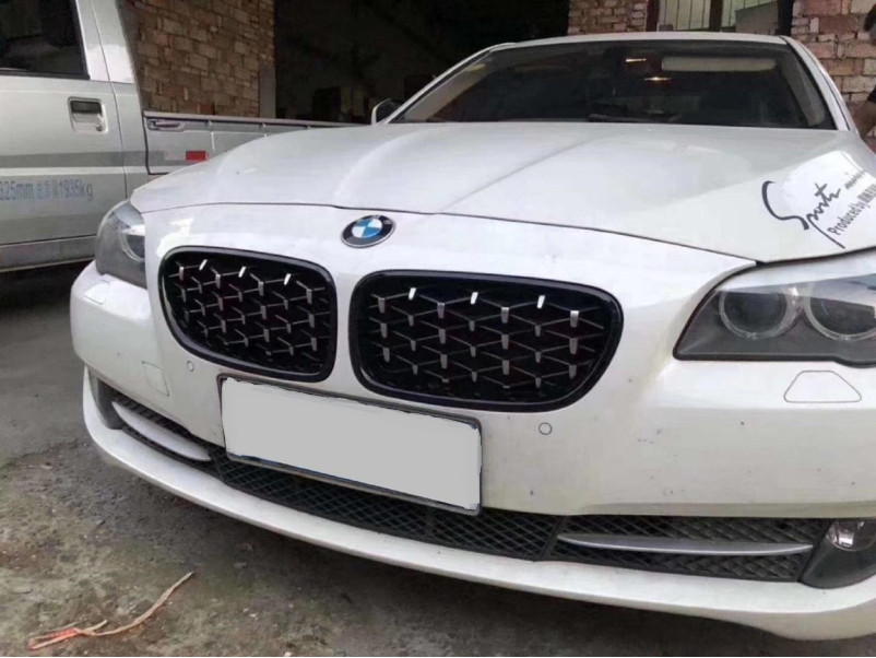 Ніздрі  Diamond Silver  на BMW 5 Series F10 / F11 2010-2017 року