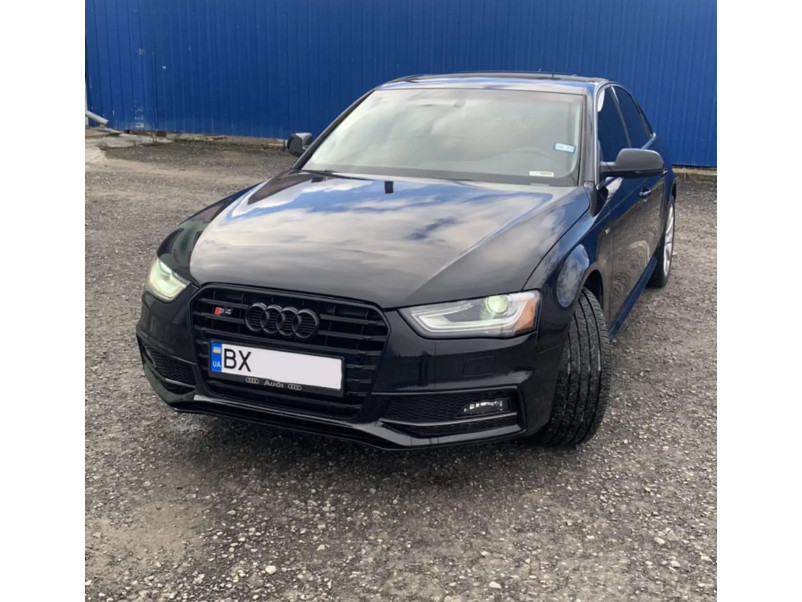 Решітка радіатора Full Black ( в стилі S4 ) на Audi A4 B8 2011-2015 року