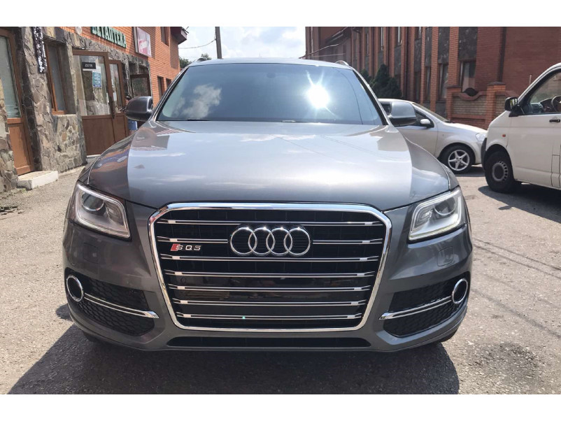 Решітка радіатора Chrome Black ( в стилі SQ5 ) на Audi Q5 8R 2012-2016 року