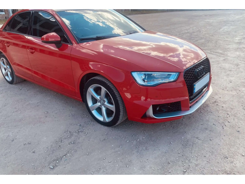 Передній бампер  ( в стилі RS3 під туманки ) на Audi A3 8V 2012-2016 року