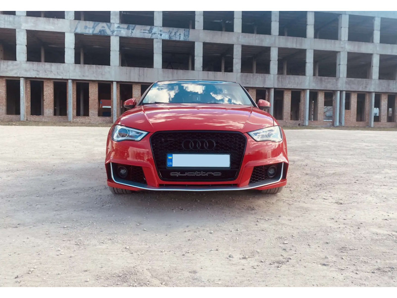Передній бампер  ( в стилі RS3 під туманки ) на Audi A3 8V 2012-2016 року