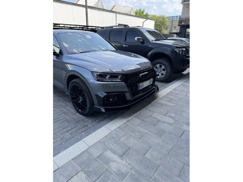 Губа ( переднього бампера ) Чорний глянець ( під RS бампер ) на Audi Q5 80A 2016-2020 року