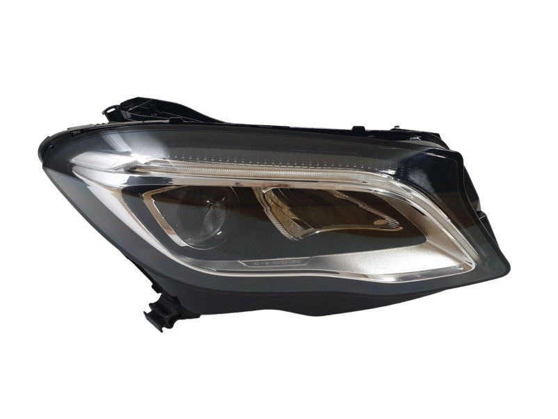 Передні фари  LED ( апгрейд із Галогену ) на Mercedes-Benz GLA-Class X156 2013-2017 року