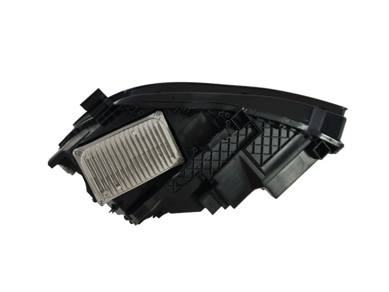 Передні фари  LED ( апгрейд із Галогену ) на Mercedes-Benz GLA-Class X156 2013-2017 року