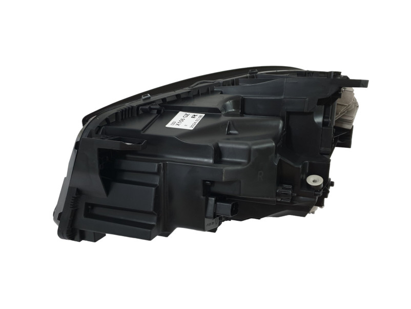Передні фари  LED ( апгрейд із Галогену ) на Mercedes-Benz GLA-Class X156 2013-2017 року