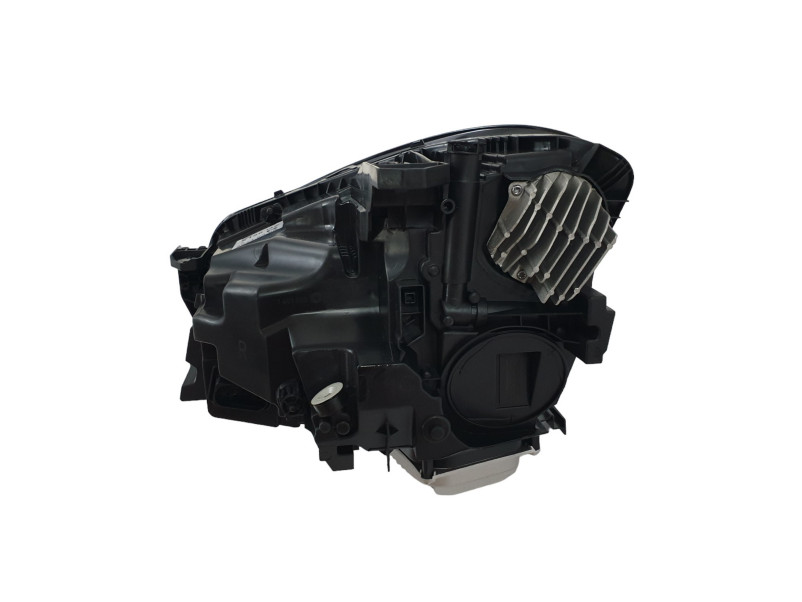 Передні фари  LED ( апгрейд із Галогену ) на Mercedes-Benz GLA-Class X156 2013-2017 року