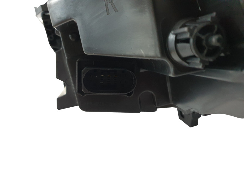 Передні фари  LED ( апгрейд із Галогену ) на Mercedes-Benz GLA-Class X156 2013-2017 року