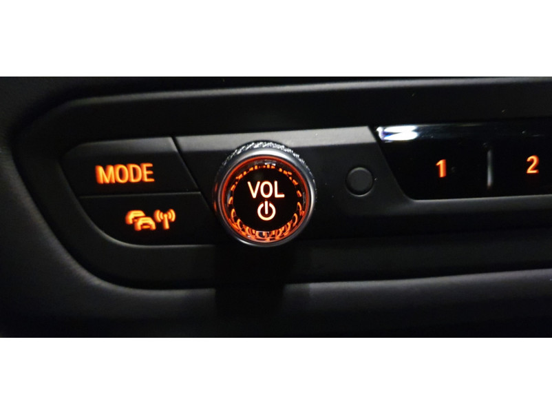 Кришталевий селектор КПП  ( кнопка регуліровки звуку ) на BMW 3 Series G20 / G21 2018-2022 року