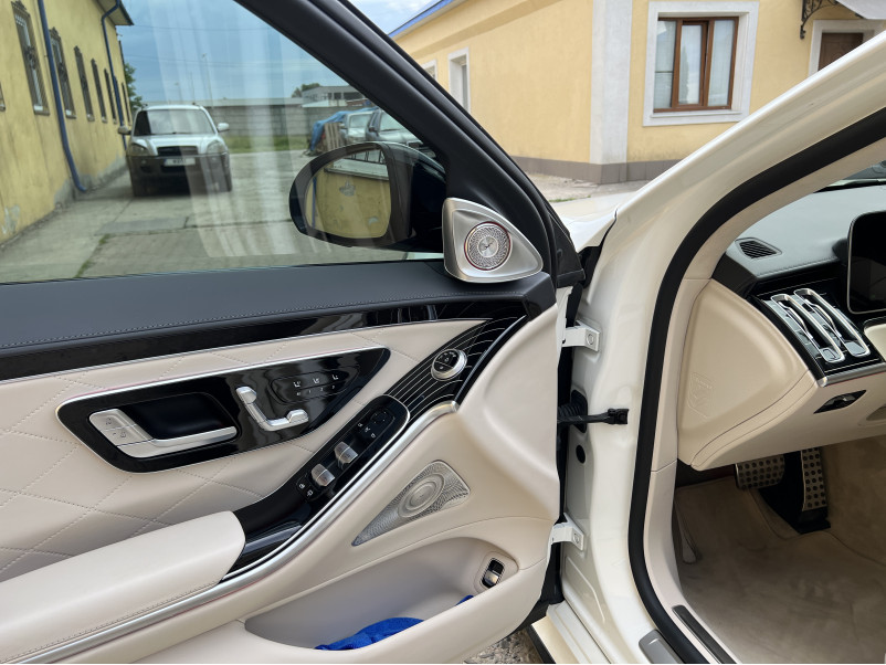Сітки на динаміки  Burmester 4D на Mercedes-Benz S-Class W223 2020-2025 року