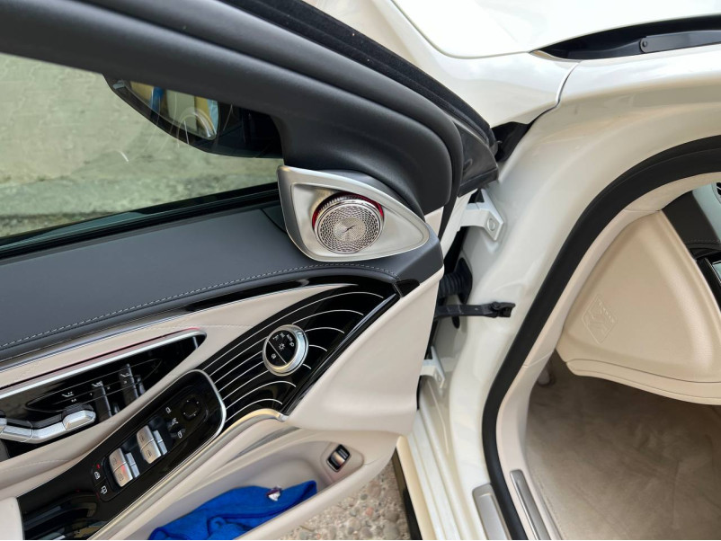 Сітки на динаміки  Burmester 4D на Mercedes-Benz S-Class W223 2020-2025 року