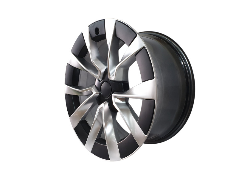 R18 Hyper Silver ( одноширокі 8.5J ET38 ) на Tesla Model 3 2017-2022 року