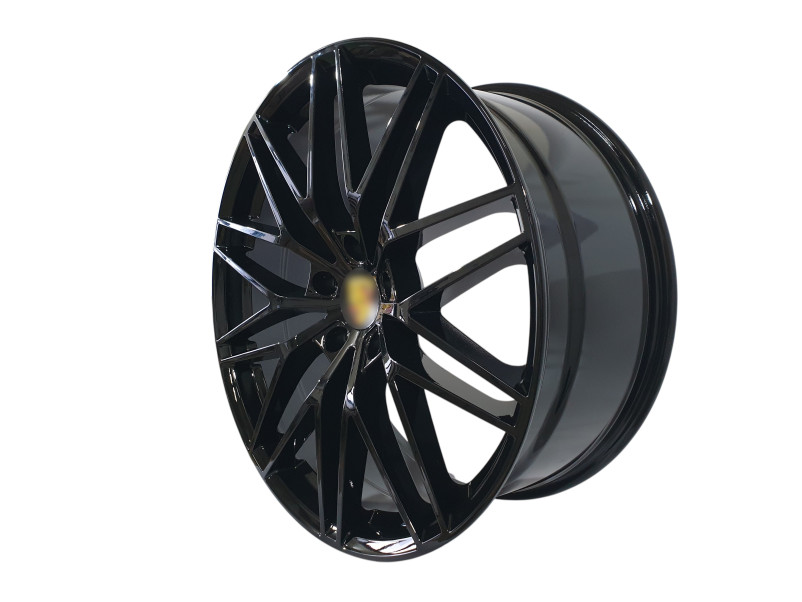 R22 Gloss Black ( різноширокі ) на Porsche Cayenne 958 2010-2014 року