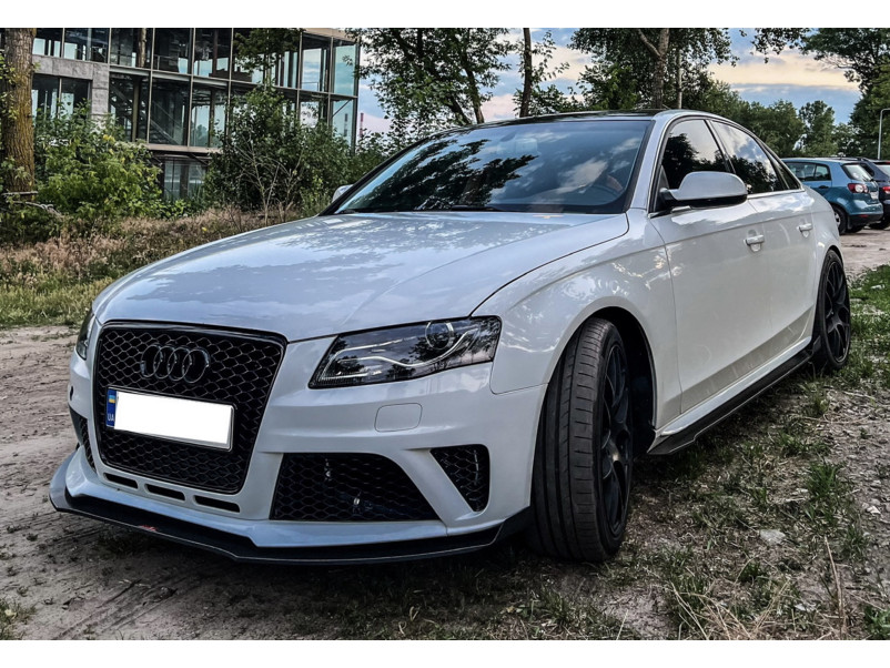 Передній бампер  ( в стилі RS4 ) на Audi A4 B8 2007-2011 року