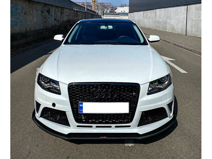 Передній бампер  ( в стилі RS4 ) на Audi A4 B8 2007-2011 року